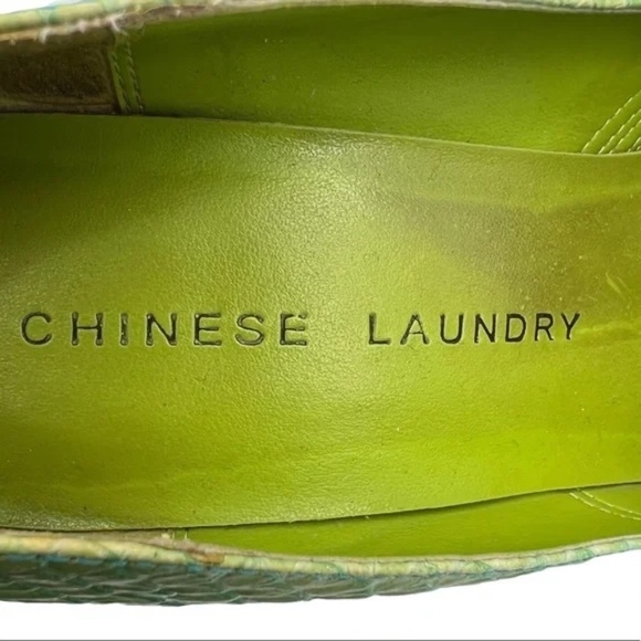 Chinese Laundry Vina Blue Lime Pointed Toe Snake Print Pumps Size 7 1/2 Women’s - Picture 2 of 9